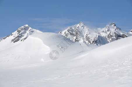 户外吡唑冬季雪山雪景图片