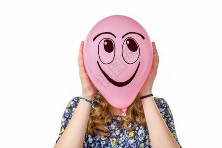 舍内维尔面目全非女孩拿着粉色气球面容微笑的表情感背景