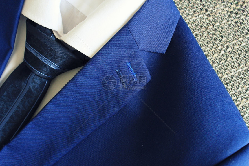 经典蓝色西装衬衫和领带特写顶视图经典蓝色西装衬衫和领带顶视图商人棉布质地图片