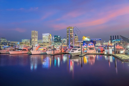 大都会日落时美国马里兰州巴尔的摩市中心内港地区景象日出城市观图片