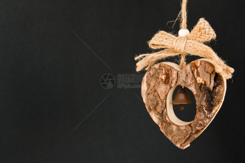 喜庆的中间有小不透明的黄铜铃声绳子上木心亲爱头图片