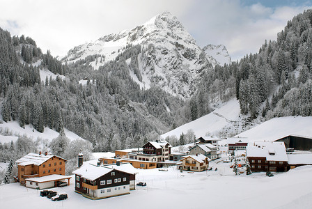 顶峰岭奥地利沃拉尔贝格Schrocken地区一个小高山村自然图片