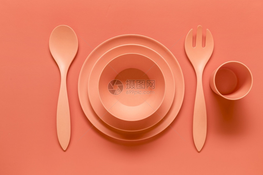 野餐干净的粉色塑料餐盘成份晚图片