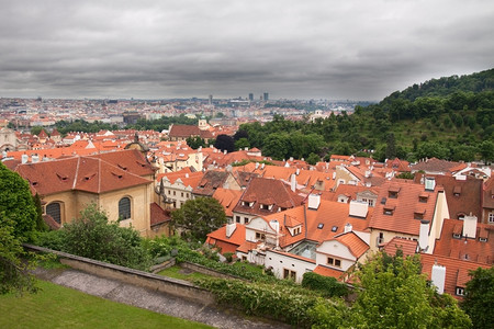 颜色正方形水平的布拉格红屋顶图片
