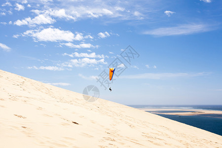 皮拉特沙丘Pilat滑翔伞沙丘爬坡道夏天支撑背景