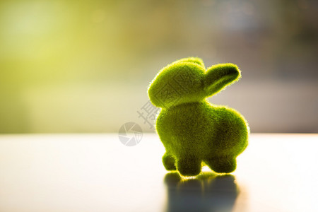 兔子形状的绿色摆件图片