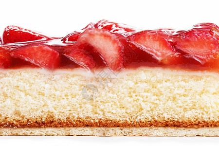 一种可口草莓蛋糕从边上关闭草莓蛋糕从边上白色背景的边上开胃图片