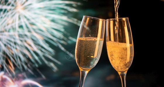 庆祝首都建筑学两杯香槟对抗烟花新年节的夜庆活动图片