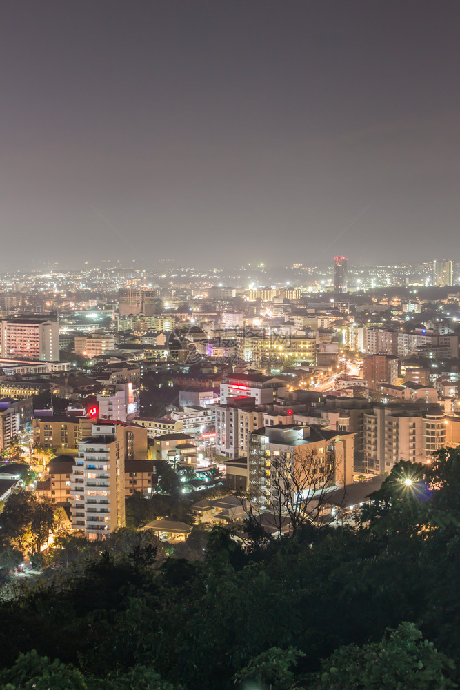 夜晚的城市景色多彩是商业增长的都市地标水泥宽的图片