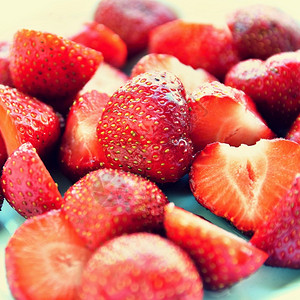 充满活力美丽的新鲜草莓在干净白背景上被孤立最佳甜点背景图片