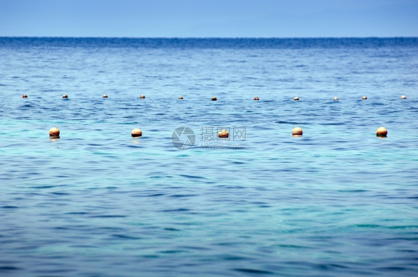 简单的马来西亚人海滩丰富的蓝水中海洋浮标简单构成图片