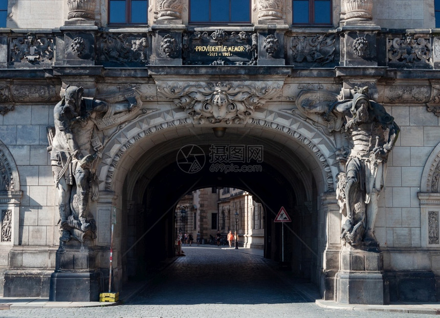 欧洲德国累斯顿2019年7月6日至德累斯登城堡所在地皇家宫门萨克森州前选民和国王的住所正面遗产图片