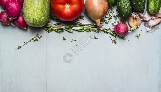 西葫芦与红柿番茄黄瓜洋葱草概念秋天蔬菜接壤收成夏天图片