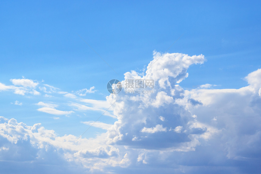 蓝天空的白云背景美丽的高观图片