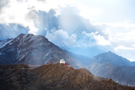 拉达赫莱的NamgyalTsemoGompa景观喜马拉雅地标策莫图片