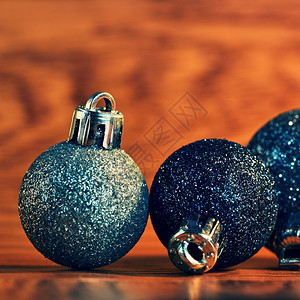 闪亮的圣诞节和新年假日摘要背景冬季带有装饰品和灯光的圣诞贺卡球复制图片