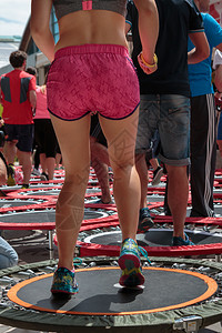 篮板手小型的飞跃Gym校内参加健身锻炼的小型田道运动女生图片