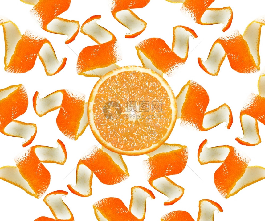 白底孤立的橙色成形太阳皮和一小片水果饮食线圈图片