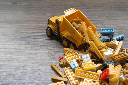 四月一日吃货节砖块BANKOKTHAIland四月一日2019年一批豆类玩具和辆木制卡车立方体教育背景