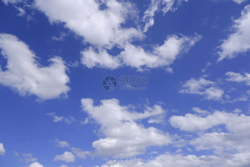 和蓝色的天空背景图像白色的自然美丽图片