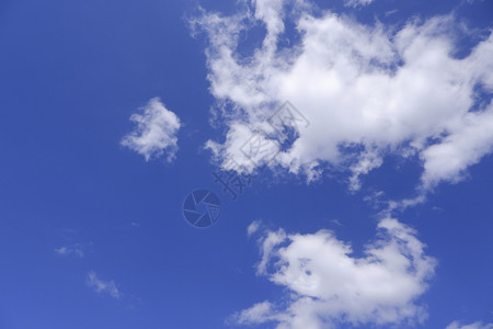 和蓝色的天空背景图像高的抽象场景图片