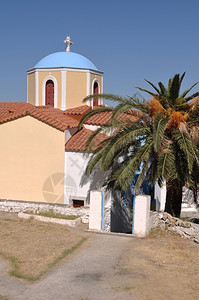 远景宗教照明希腊美丽蓝天的高斯岛齐亚村典型希腊教堂图片