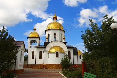 天空2014年6月日俄罗斯联邦埃塞木基圣彼得和保罗传教士堂夏天文化图片