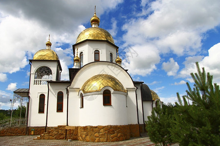 寺庙埃森图基镇2014年6月日俄罗斯联邦埃塞木基圣彼得和保罗传教士堂图片