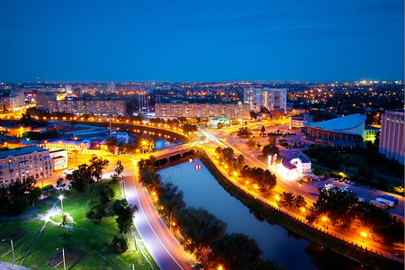 结构体目的地乌克兰哈尔科夫之夜的河光灯文化图片