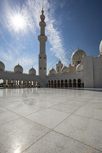 法庭如画阿布扎比奥兰特庭院清真寺富裕高清图片