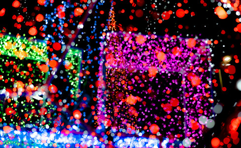 绿色冬天节日圣诞快乐新年红亮绿蓝粉红色布基背景的灯光和美丽模式在派对晚会夜中以重心Xma光为主题背景图片