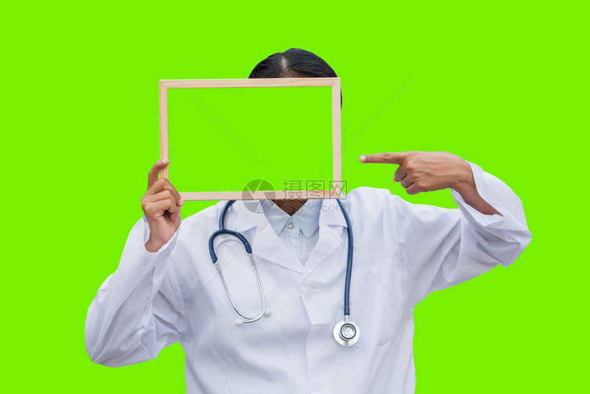 白外套与孤立背景的女专业医生指向绿色空白板保健科学和医概念卫生科学和医概念妇女职业医生屏幕关心快乐的图片