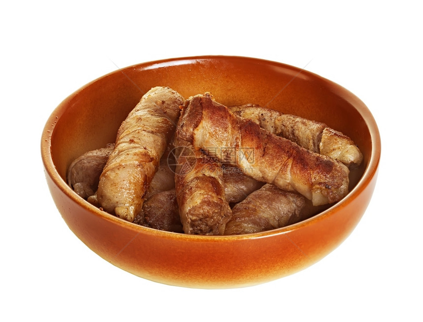 用培根包在煎锅里的香肠白底切帕奇浅瓦普基厨房图片