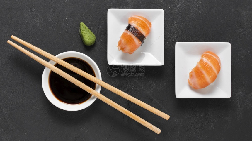 奶油鸡尾酒高清晰度照片顶端浏览带有寿司的小型盘子高质量照片很高清晰度照片顶上查看带有寿司的小型盘子食物图片