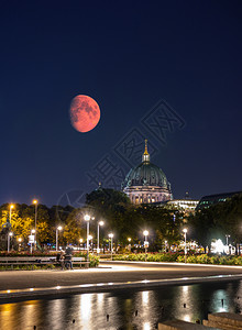 新月太阴轨道首都Germiny的日蚀背景图片