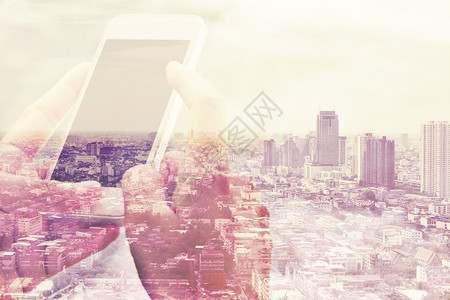 曼谷泰国商人灵感摩天大楼使用智能手机双重接触和城市背景商业技术概念利用智能电话双接触和城市环境背景设计图片