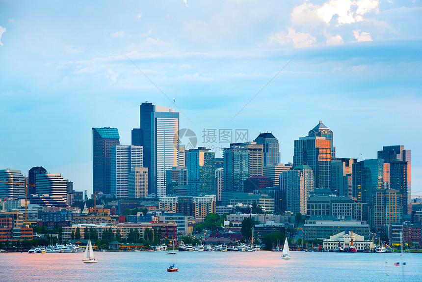 蓝色的高楼联合湖和市中心西雅图华盛顿州美国人图片