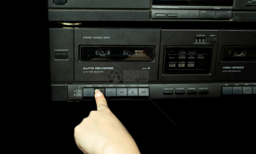 袖珍的老式记录手推按钮立体磁带播放器是逆向技术图片