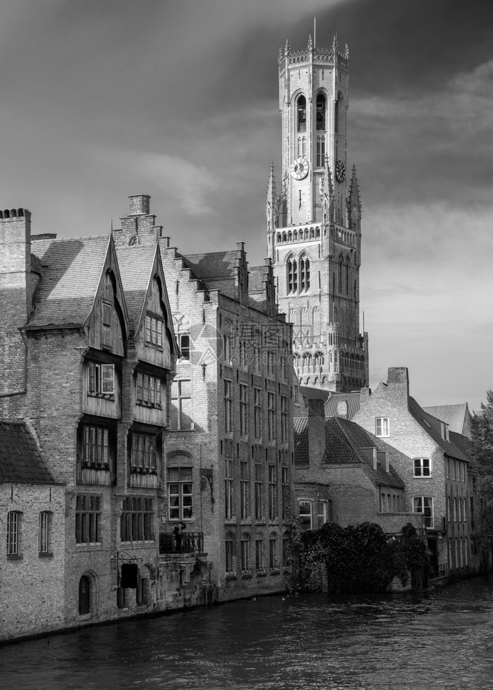 建成沿着镇比利时布鲁日河沿岸历史建筑Bruges河图片