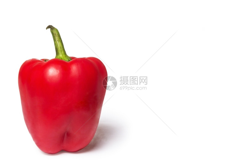白背景的红铃辣椒调味料超过生的图片