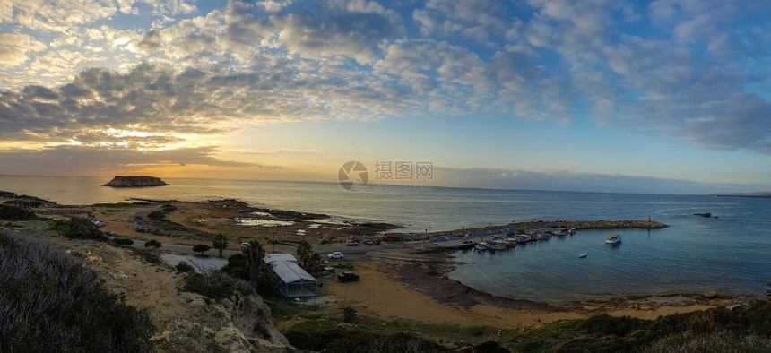 景观塞浦路斯帕福AgiosGeorgiosPegeias渔港日落的广泛景象地点天空图片