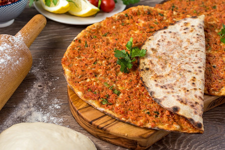 蔬菜美味的土耳其比萨饼拉哈马昆这个肯很好吃美食热的图片