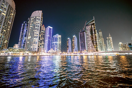 天空阿拉伯联合酋长国迪拜Marina夜天线大楼和河流迪拜晚上图片