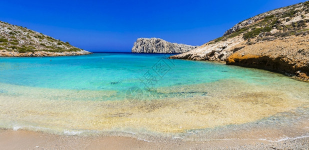 希腊阿斯提帕莱亚岛美丽的海滩绿色水晶画报高清图片