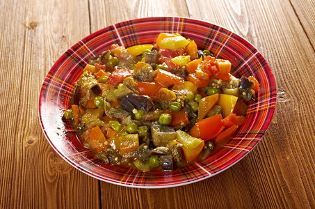 晚餐碗保加利亚和罗马蔬菜乡村炖gyuvech农舍厨房胡萝卜图片