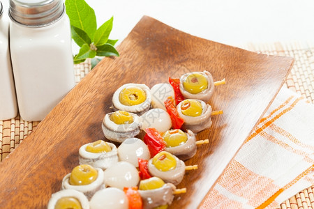 醋自然典型的香食凤尾鱼橄榄辣椒和洋葱的西班牙封面图片