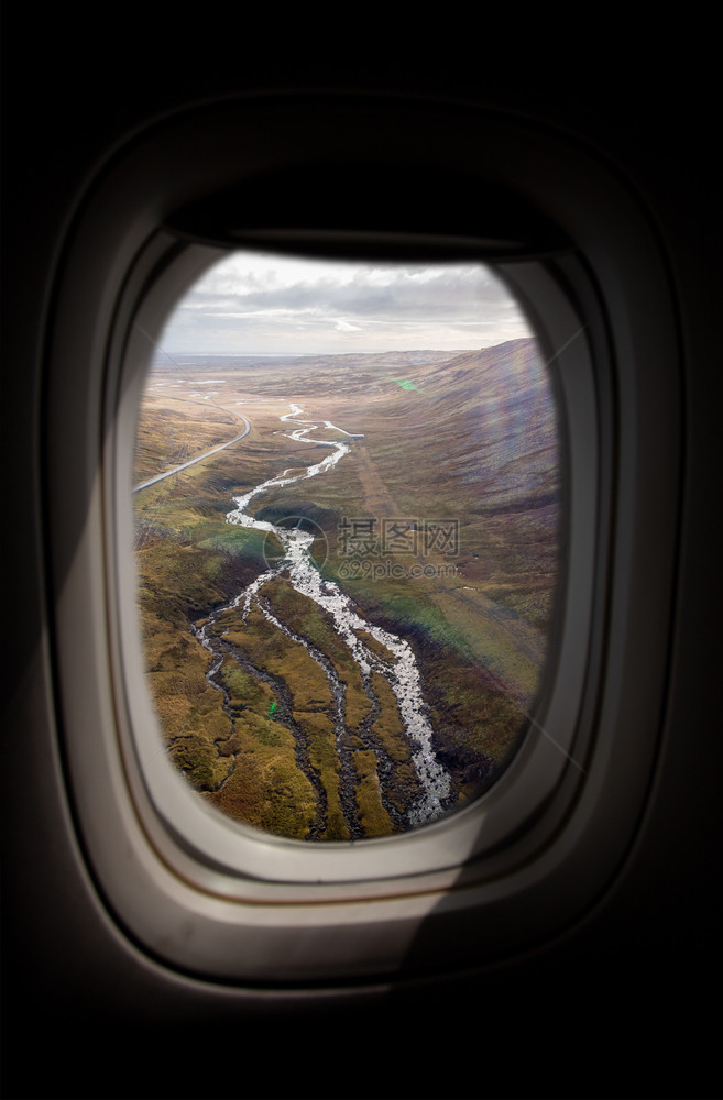 飞机窗外的高原地区极好的风景旅行图片