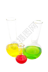 宽的厄伦迈尔烧杯含有各种液体的实验室玻璃从宽角度拍摄白色底面照片设计图片