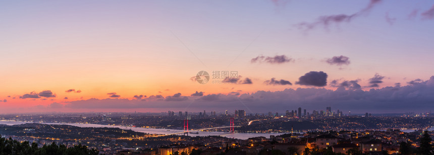 天空街道伊斯坦布尔夜间全景Bosphorus桥视图夜晚图片