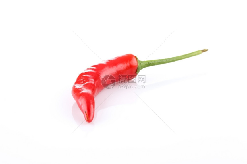 燃烧新鲜的红辣椒白背景孤立的红辣椒图片